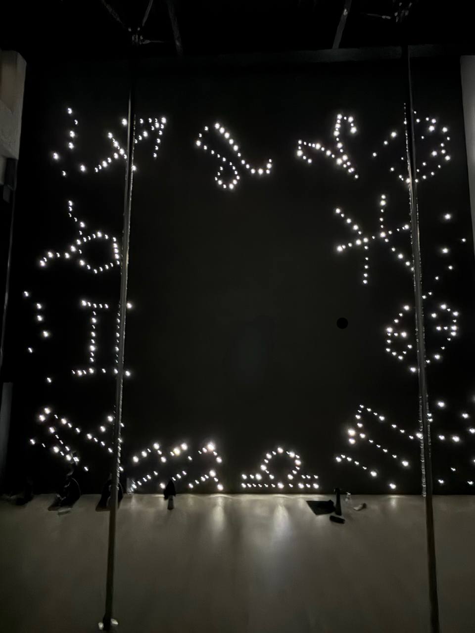 Фотозона Ночь - лунная стена